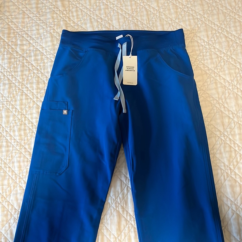 NWT Women’s Figs Kade Cargo Scrub Pants